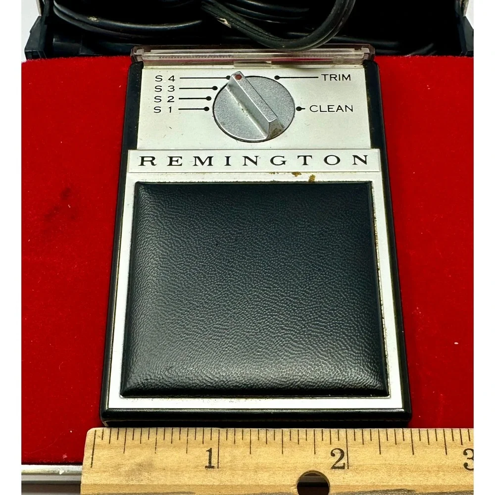 Vintage Remington 300 Selectro Electric Shaver Corded with Original Case B2